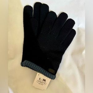 COACH knit gloves, NwT, size XS/S.